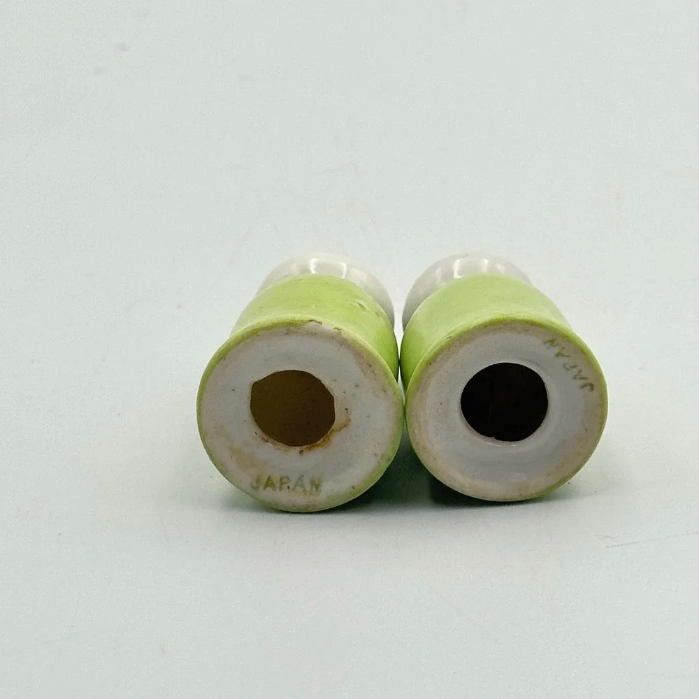 Vintage salt and pepper shakers green gold trim made in Japan‎